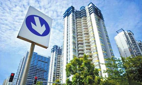 李嘉誠新年警示 遠離房產投資，聚焦批發零售業